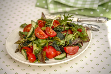 Tomato and nettles salad