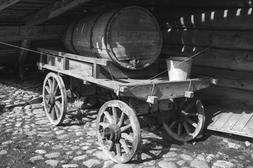 Fototapeta na wymiar Old wooden cart with water tank