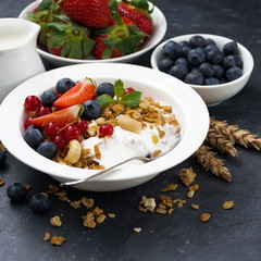 Baked muesli with fresh berries and yogurt