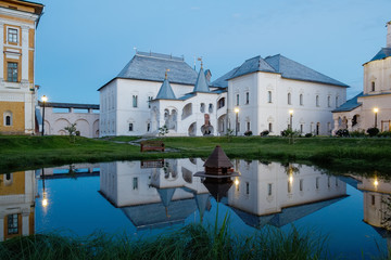 Ростов Великий. Кремль. Красная палата после заката