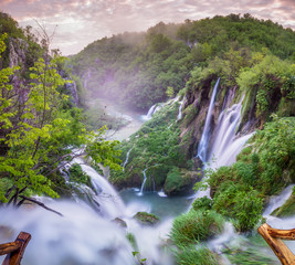 Wodospady w Parku Narodowym Jezior Plitwickich,Chorwacja © Mike Mareen