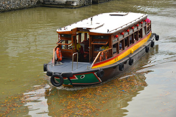 Fototapeta na wymiar SINGAPORE : River Cruise is another famous tourist sightseeing activities.