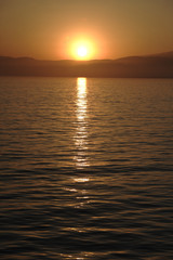 Obraz premium Med coast and sunset