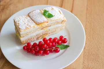 garnierte Kardnialschnitte