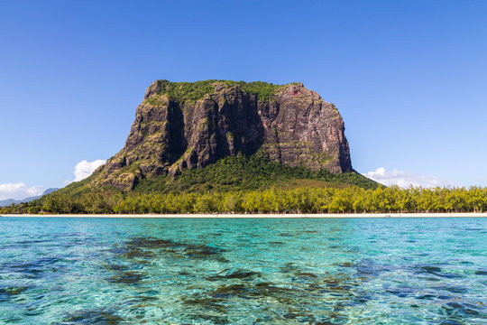 Le Morne Brabant In Mauritius Mit Meer Panorama