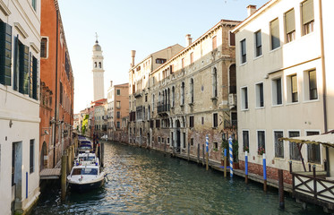 Fototapeta na wymiar The canals in the city of Venice