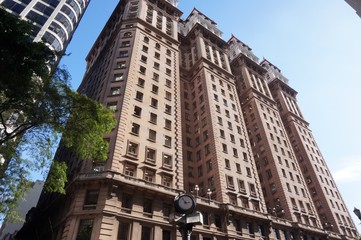 Martinelli Building