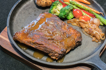 Grilled ribs with potatoes
