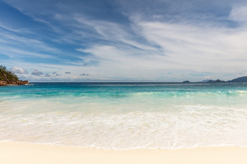 Fototapeta na wymiar Seychelles, île de Mahé, plage de Petite Anse
