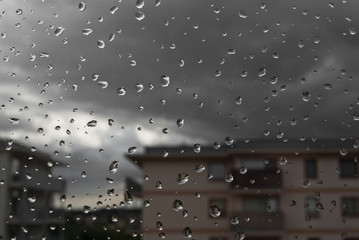 Fototapeta Deszczowe lato za oknem obraz