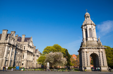 Fototapeta na wymiar The campanile in Trinity College, Dublin, Ireland 