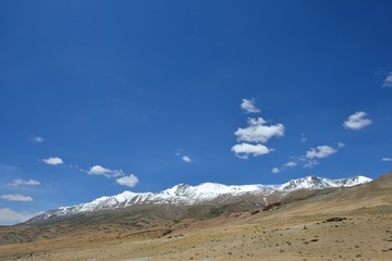 Schneebedeckte Berge in Ladakh, Indien