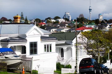 Rolgordijnen Auckland CBD skyline as seen from Devonport New Zealand © Rafael Ben-Ari
