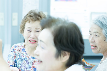 Obraz premium 笑っている高齢者女性