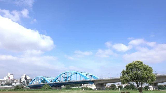 4K・丸子橋と流れる夏雲・タイムラプス_3-392