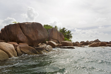 Naklejka premium Granite coast at tropical island St. Pierre, Seychelles