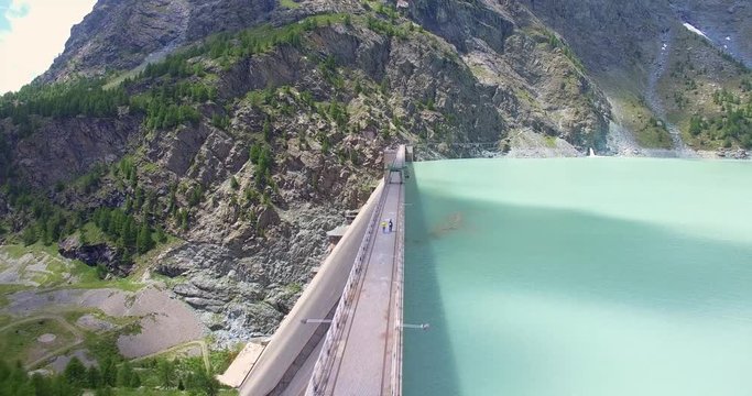 Aerial 4k - Valmalenco (IT) - sbarramento diga di Alpe Gera
