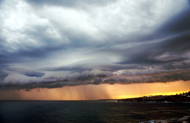 Fototapeta na wymiar Storm occurred over Bronte (Sydney, Australia) at sunset