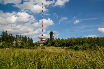 Jauerlinggipfel mit Aussichtswarte und Sender