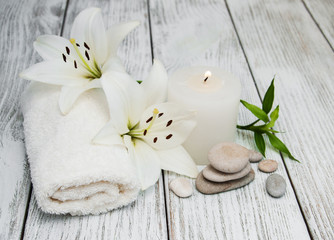 Obraz na płótnie Canvas Spa products with white lily