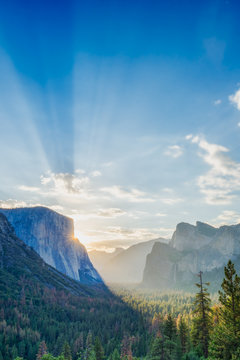 Fototapeta Sunrise at the tunnel View vista point at Yosemite National Park