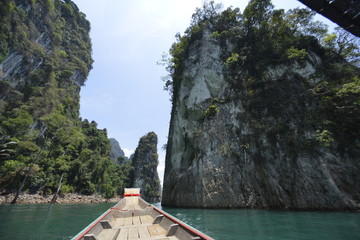 Fototapeta premium Long tail boat at lake Khao sok National parc