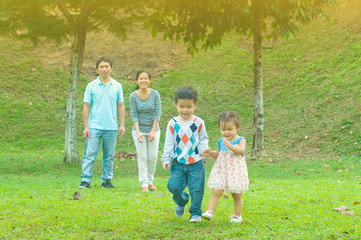 Fototapeta premium Asian family