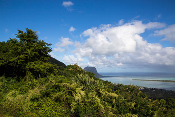 Fototapeta na wymiar Blick richtung le morne Mauritius von Plaine Champagne