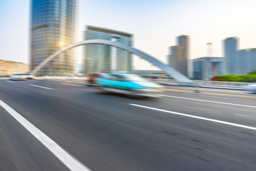 Obraz premium car driving on road in city