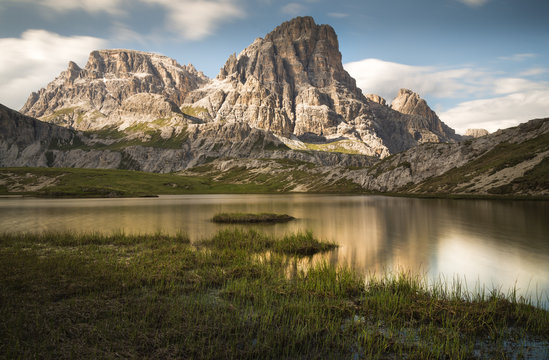 Italy, Dolomites, Lago di Lavaredo in front of Cime Passaproto