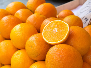 Frische Orangen - Orangensaft - gesunde Ernährung - Vitaminspen