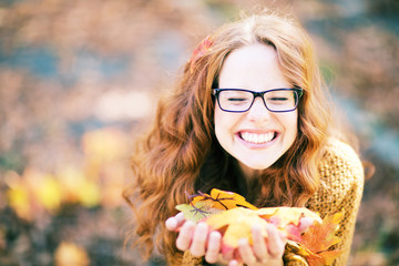 lustige Frau mit Brille 