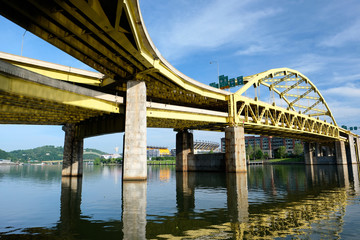 Fototapeta na wymiar Bridge in Pittsburgh, Pennsylvania