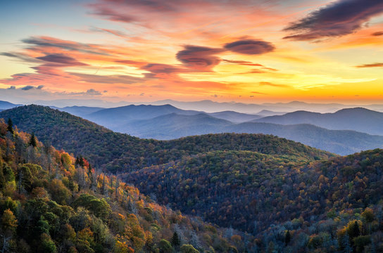 Fototapeta Blue Ridge Mountains, autumn scenic sunrise, North Carolina