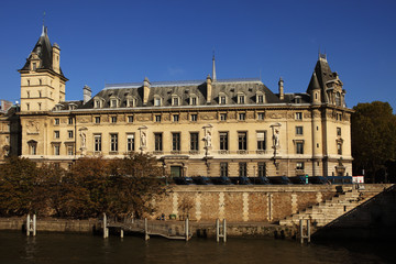 Fototapeta na wymiar Le Palais de Justice de Paris 
