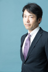 ビジネスポートレート・ブルーバック