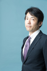 ビジネスポートレート・ブルーバック