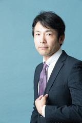 ビジネスポートレート・ブルーバック