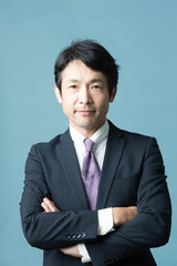 ビジネスポートレート・ブルーバック