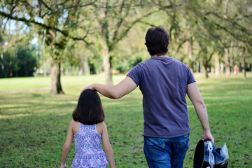O motoqueiro e a menina