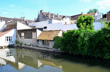 Fototapeta na wymiar La rivière de la Bièvre : Jouy en Josas