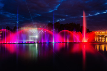 Obraz premium Night magic show of fountains on the central waterfront Roshen