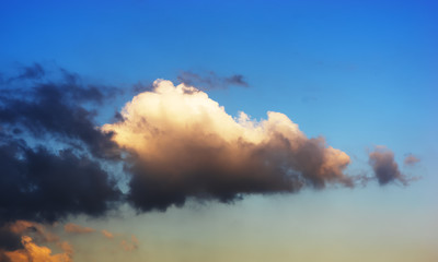 Obraz premium Dramatic high altitude cloudscape background