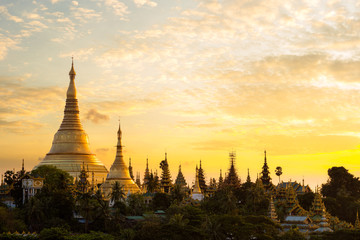 Fototapeta premium Shwedagon pagoda at sunset, Yangon Myanmar
