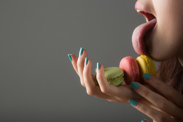 female hands with macaron © Volodymyr