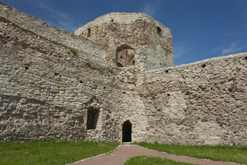 Fototapeta na wymiar old medieval fortress in Izborsk