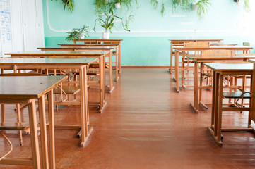 A classroom in the school with tables and chairs
