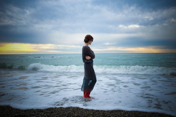 Fototapeta na wymiar Woman and the sea