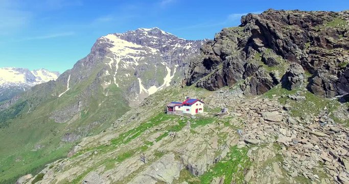 Aerial 4k - Rifugio Longoni in Valmalenco (IT) - mt. 2450