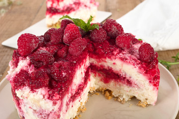 Milchreistorte mit Himbeeren